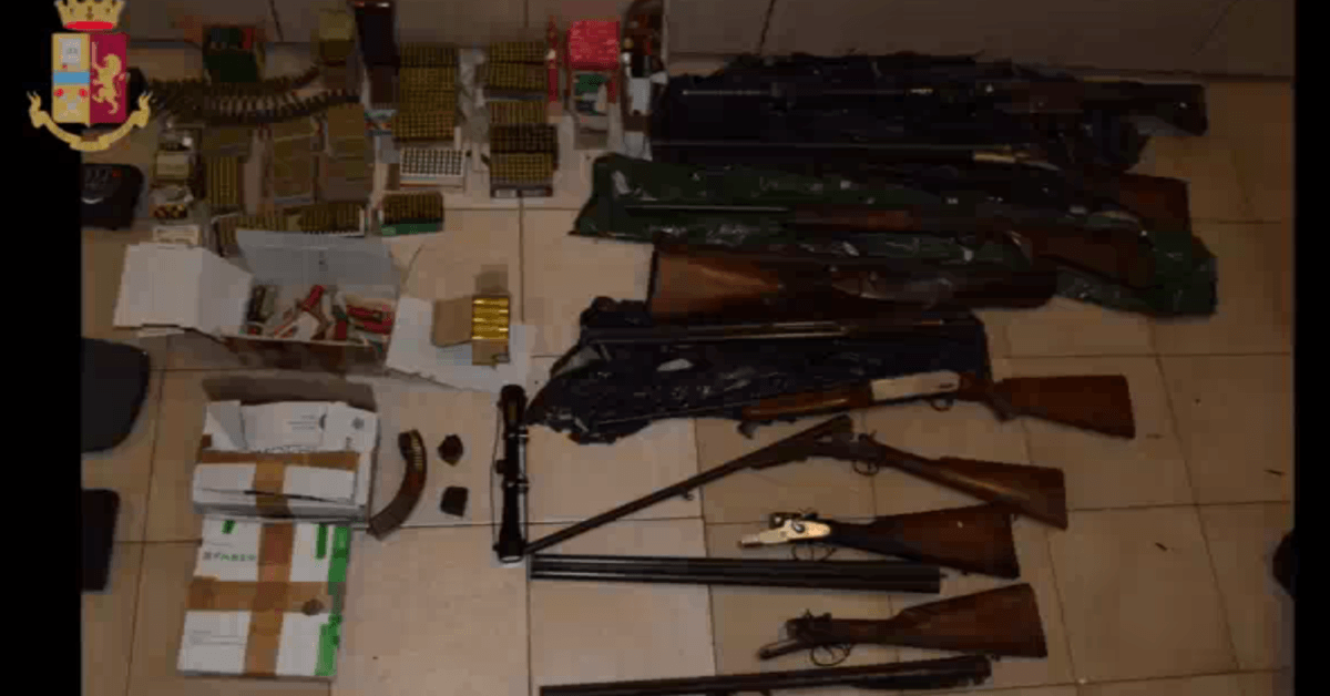 armi-sequestrate-dalla-polizia Milano: la Polizia di Stato arresta un uomo a Cinisello Balsamo per detenzione illegale di armi e relativo munizionamento Cronaca Milano   