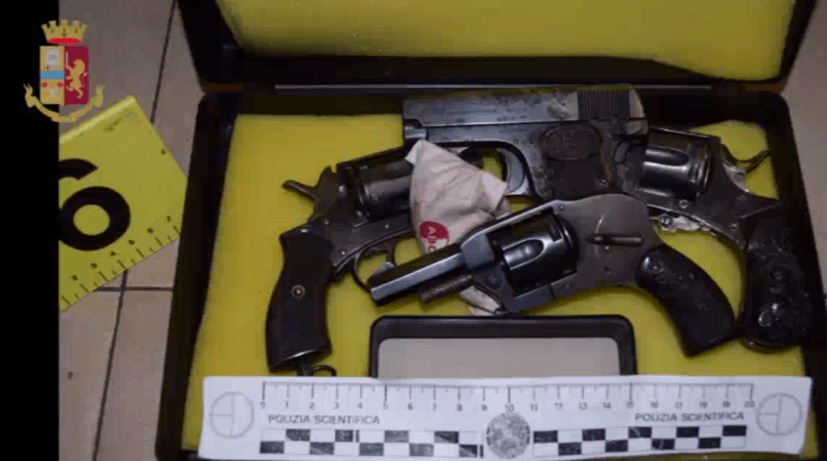 armi-sequestrate Milano: la Polizia di Stato arresta un uomo a Cinisello Balsamo per detenzione illegale di armi e relativo munizionamento Cronaca Milano   